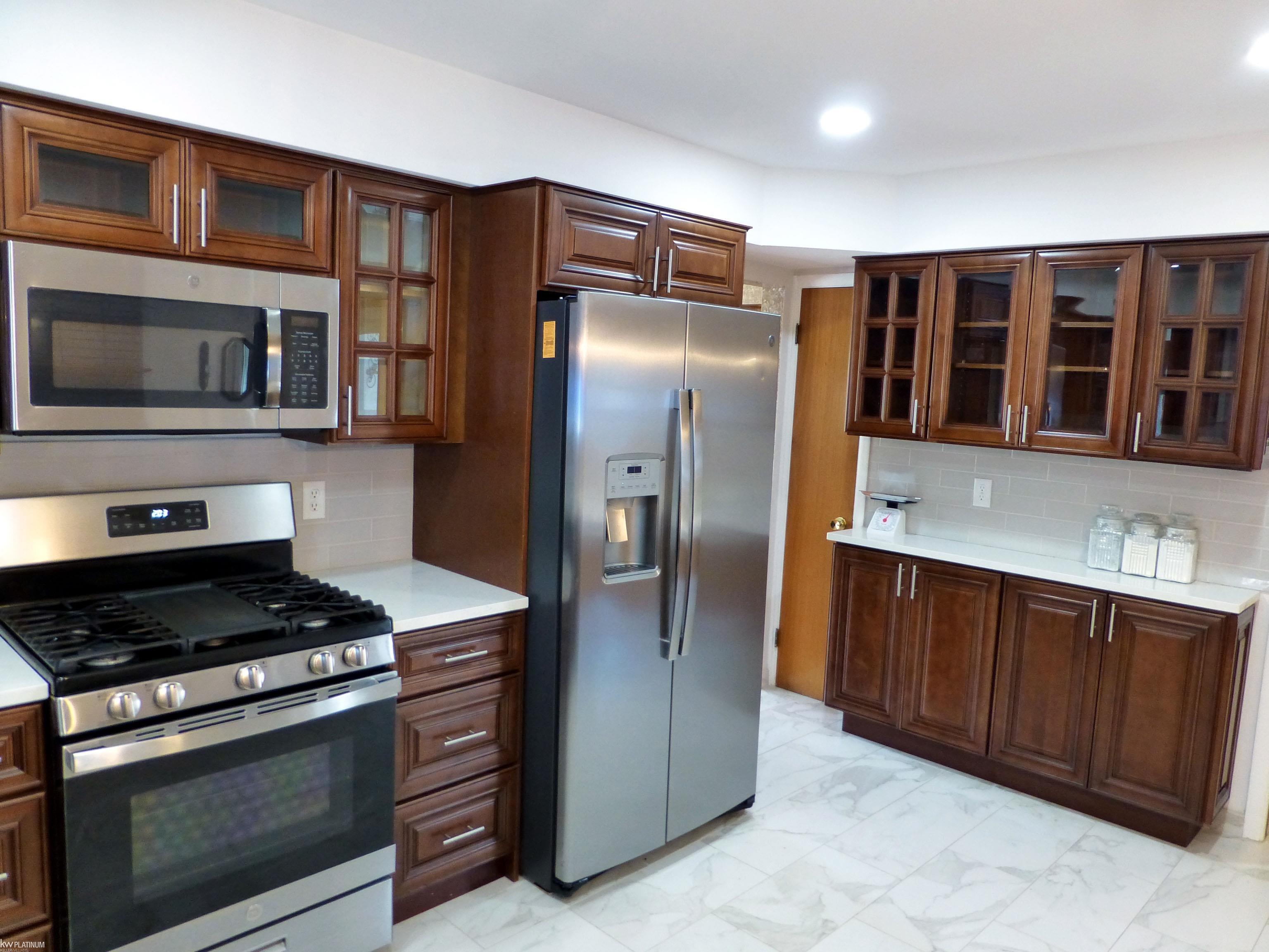 30029 Hayes Road Warren, MI 48088 - Photo 15 of 45 50124342-14.JPG