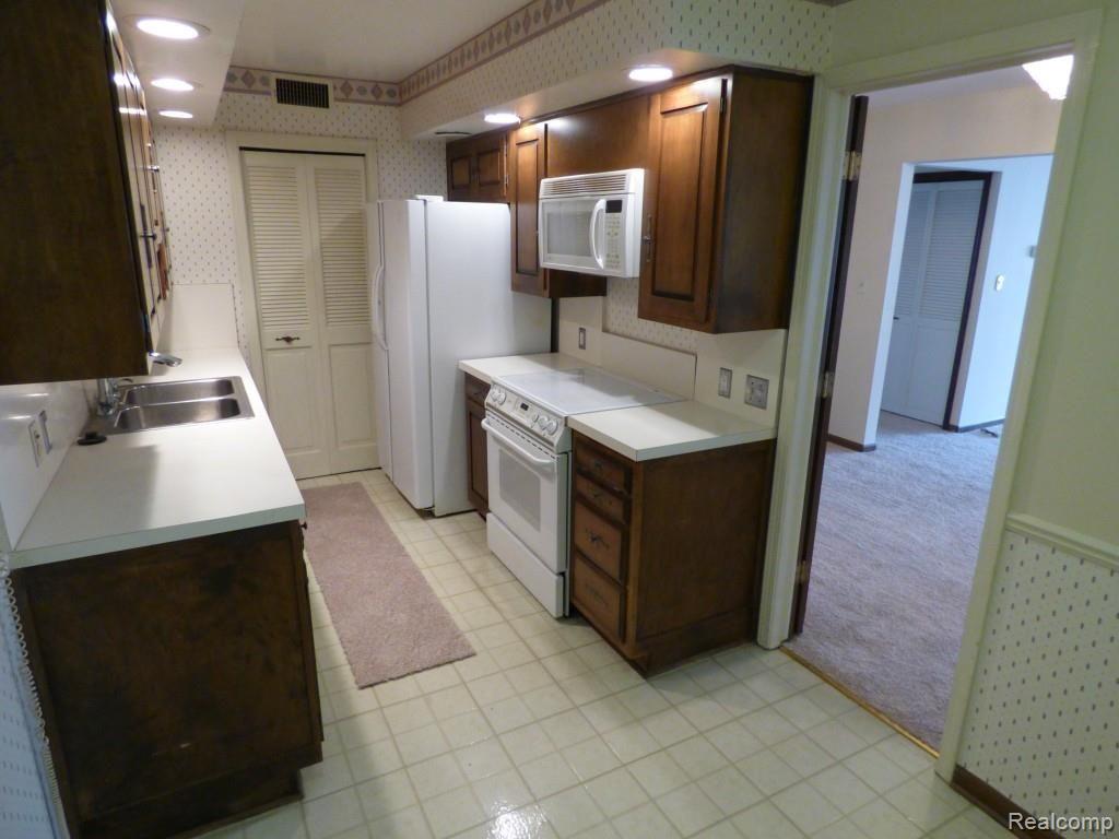 25720 Southfield Road, Unit 102 Southfield, MI 48075 - Photo 9 of 39