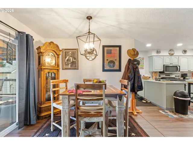 $450,000 | 2025 Northwest Delridge Avenue, Roseburg, OR 97471