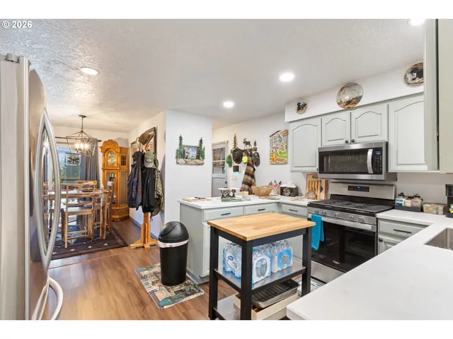 $450,000 | 2025 Northwest Delridge Avenue, Roseburg, OR 97471