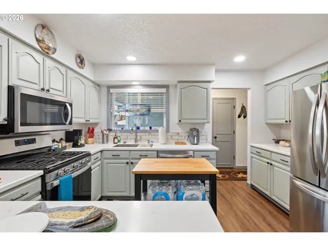 $450,000 | 2025 Northwest Delridge Avenue, Roseburg, OR 97471