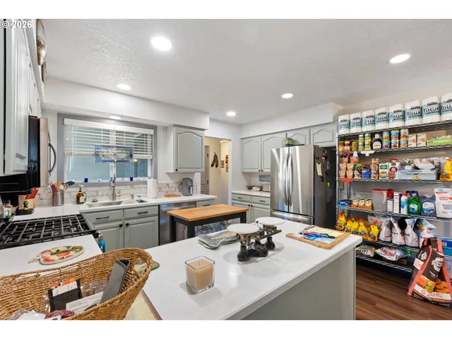 $450,000 | 2025 Northwest Delridge Avenue, Roseburg, OR 97471