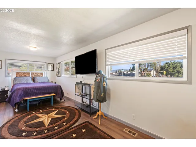 $450,000 | 2025 Northwest Delridge Avenue, Roseburg, OR 97471