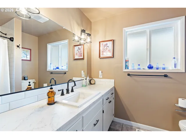 $450,000 | 2025 Northwest Delridge Avenue, Roseburg, OR 97471