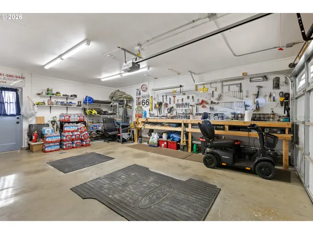 $450,000 | 2025 Northwest Delridge Avenue, Roseburg, OR 97471