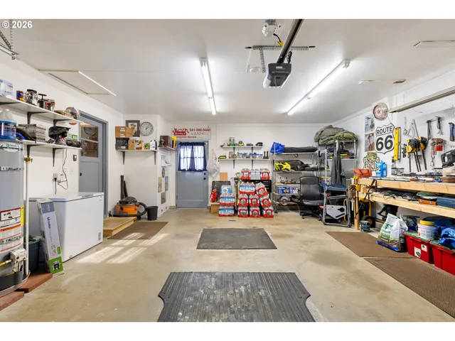 $450,000 | 2025 Northwest Delridge Avenue, Roseburg, OR 97471