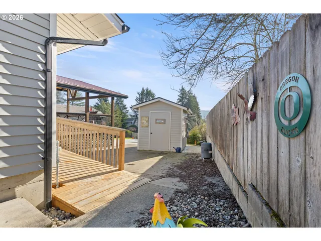 $450,000 | 2025 Northwest Delridge Avenue, Roseburg, OR 97471