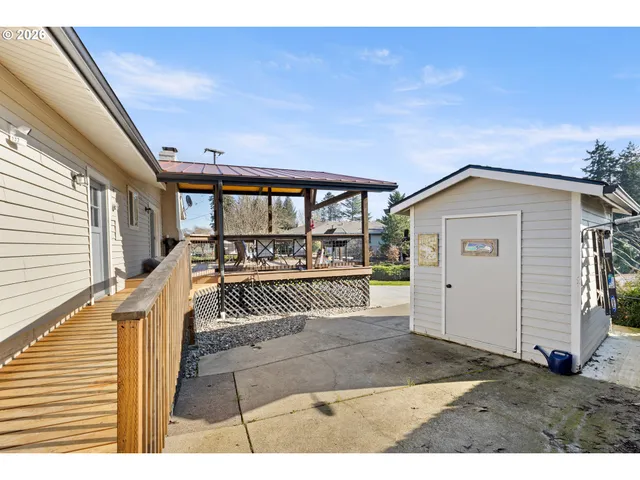 $450,000 | 2025 Northwest Delridge Avenue, Roseburg, OR 97471