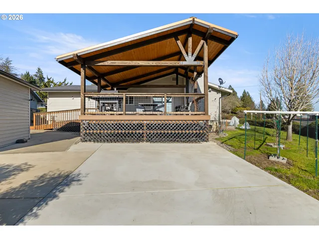 $450,000 | 2025 Northwest Delridge Avenue, Roseburg, OR 97471
