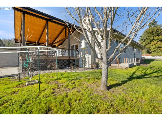 $450,000 | 2025 Northwest Delridge Avenue, Roseburg, OR 97471