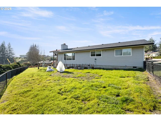 $450,000 | 2025 Northwest Delridge Avenue, Roseburg, OR 97471