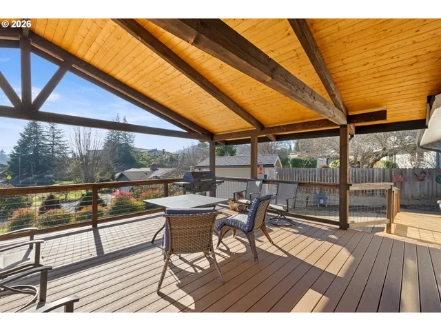 $450,000 | 2025 Northwest Delridge Avenue, Roseburg, OR 97471