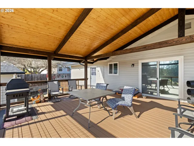 $450,000 | 2025 Northwest Delridge Avenue, Roseburg, OR 97471