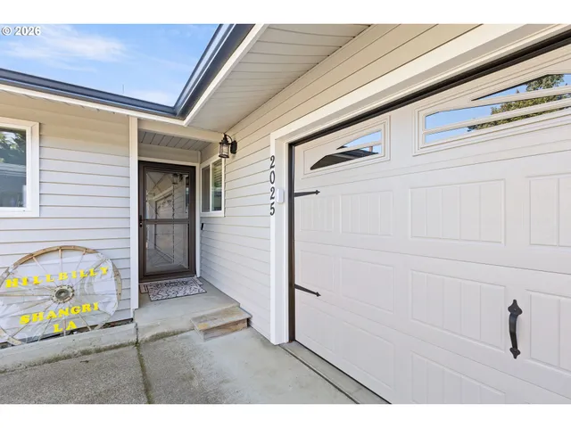 $450,000 | 2025 Northwest Delridge Avenue, Roseburg, OR 97471