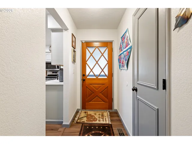 $450,000 | 2025 Northwest Delridge Avenue, Roseburg, OR 97471