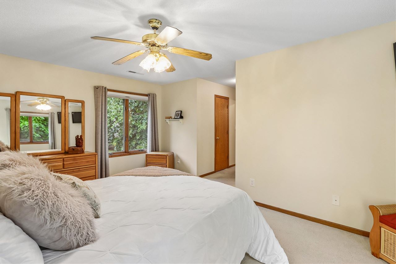 1934 Meadow Ridge Lane Iowa City, IA 52245 - Photo 21 of 40 Gallery Image 21