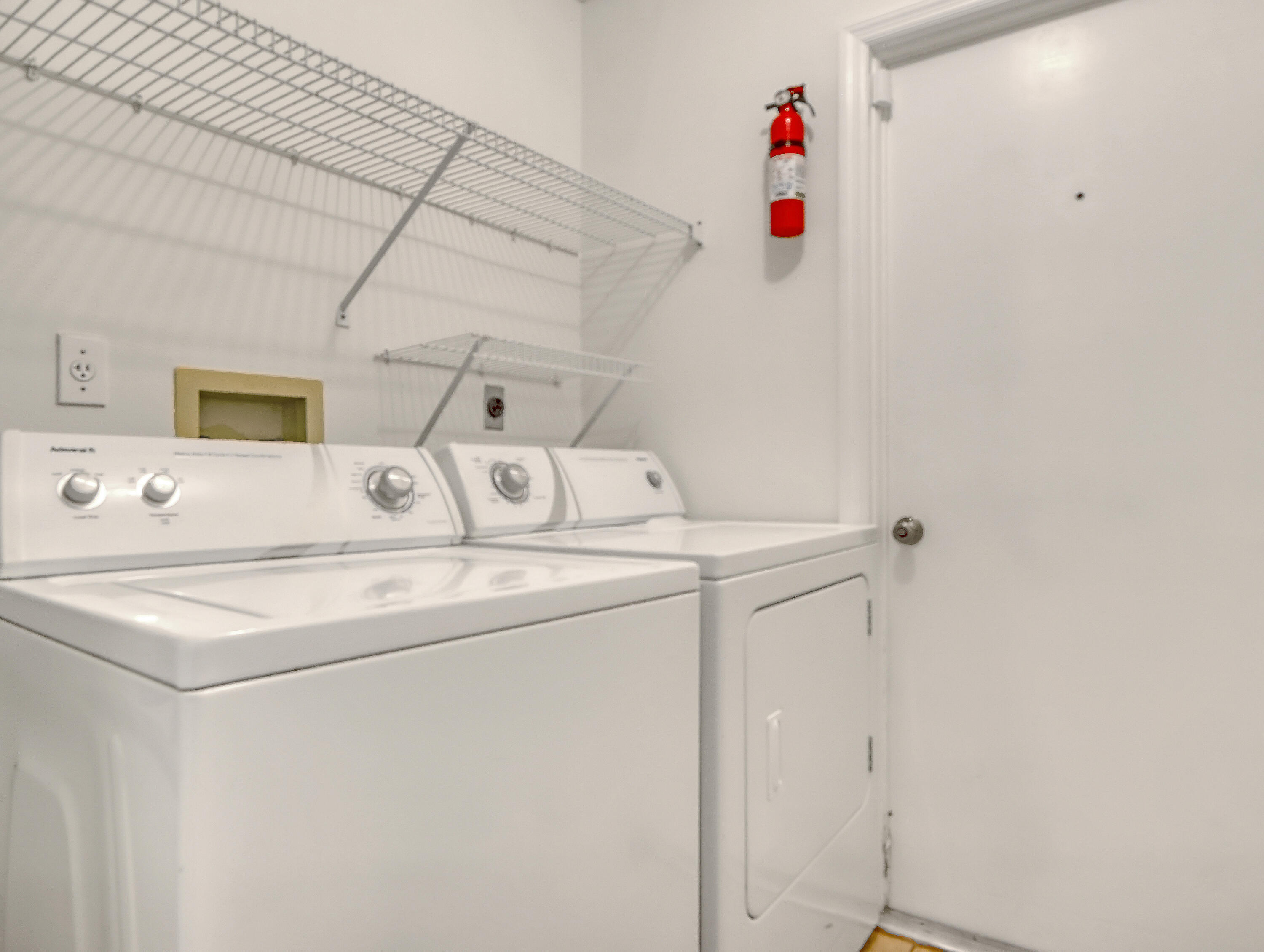 920 Turtle Pond Way Melbourne, FL 32940 - Photo 25 of 53 a utility room with dryer and washer