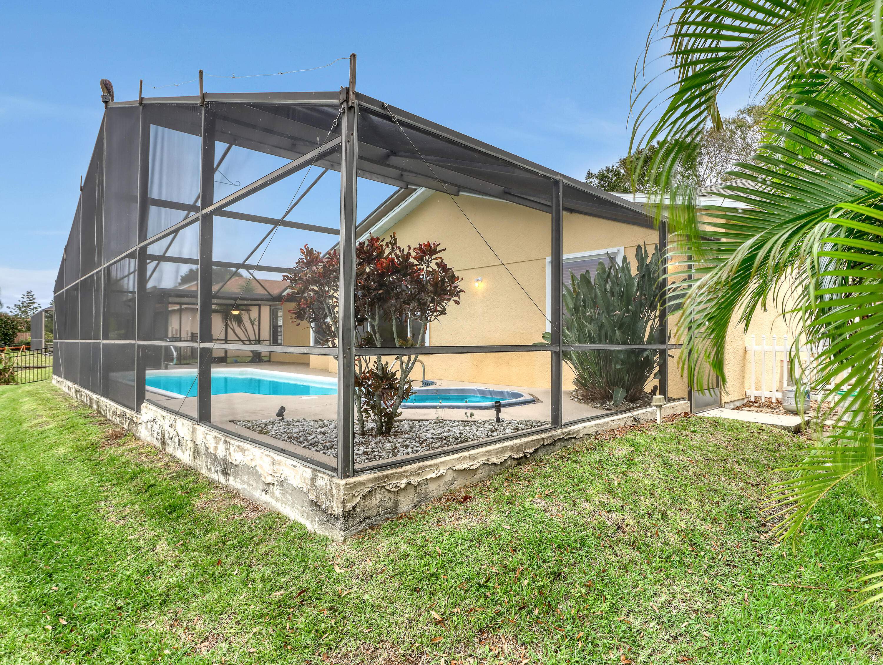 920 Turtle Pond Way Melbourne, FL 32940 - Photo 49 of 53 Backyard Right View
