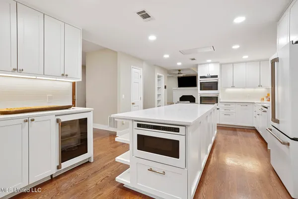 $565,000 | 4408 Deer Creek Drive, Jackson, MS 39211