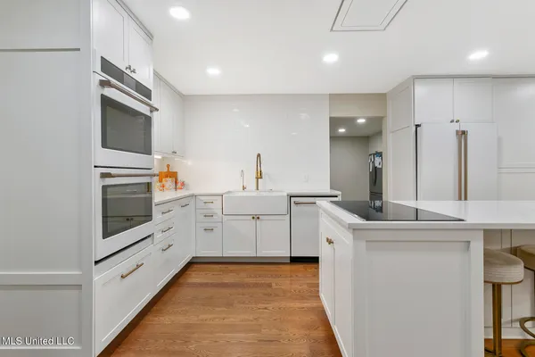 $565,000 | 4408 Deer Creek Drive, Jackson, MS 39211