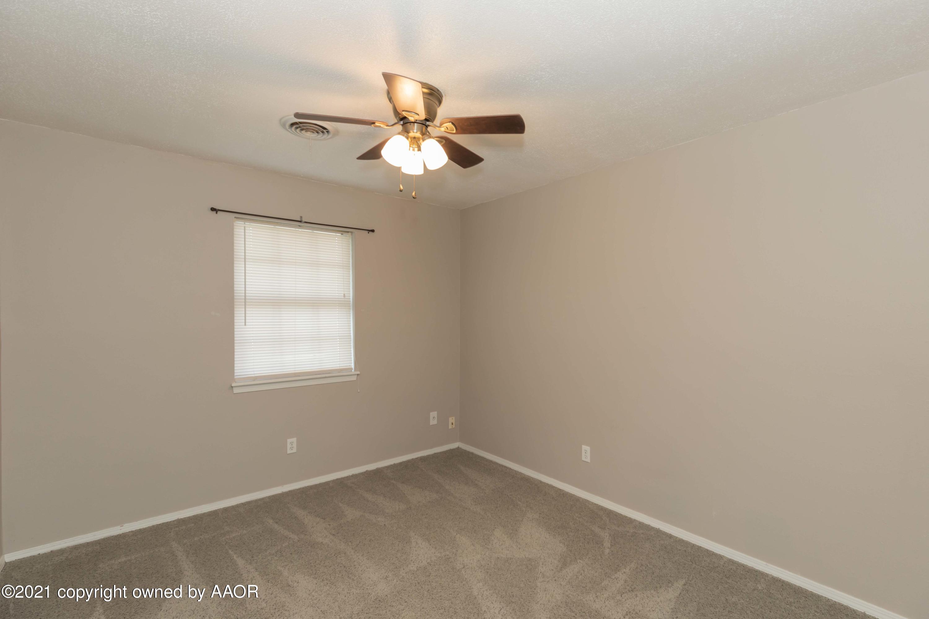 5018 Hillside Road Amarillo, TX 79109 - Photo 28 of 37 BEDROOM 3 VIEW 1