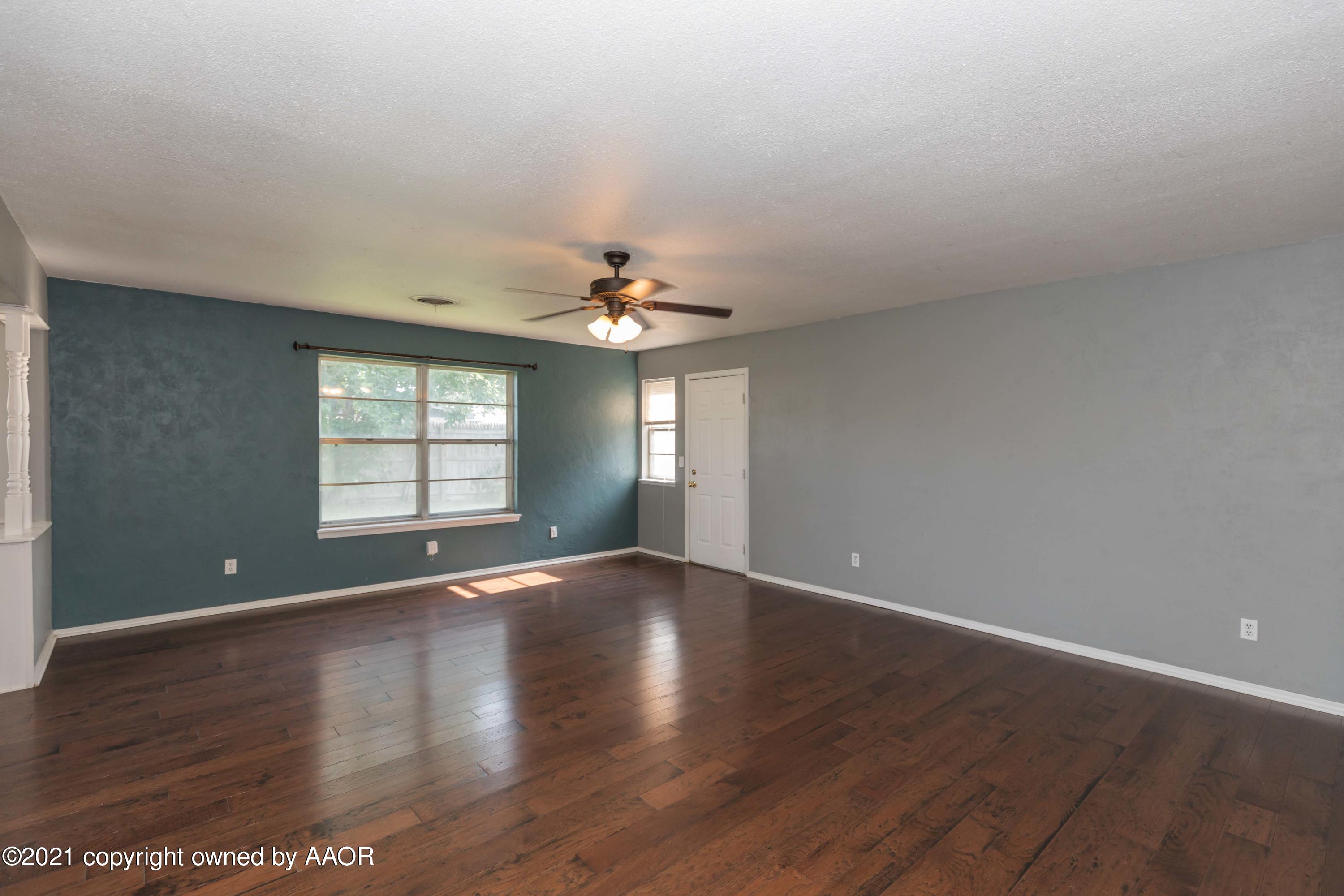 5018 Hillside Road Amarillo, TX 79109 - Photo 6 of 37 LIVING ROOM VIEW 2