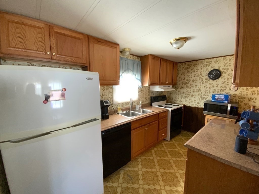 48 Eastbridge Road Taunton, MA 02780 - Photo 12 of 23 Gallery Image 12