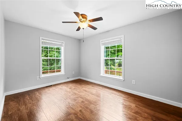 a view of a livingroom with a ceiling fan