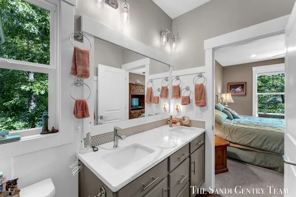 $659,900 | 17952 Spring Tree Court, Spring Lake, MI 49456