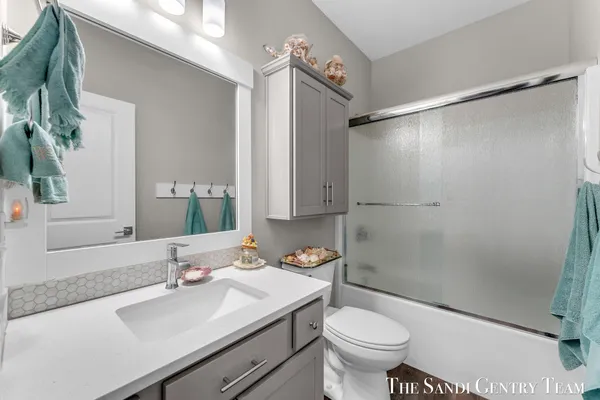 $659,900 | 17952 Spring Tree Court, Spring Lake, MI 49456