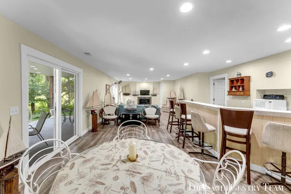 $659,900 | 17952 Spring Tree Court, Spring Lake, MI 49456