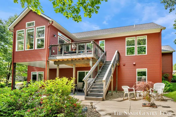 $659,900 | 17952 Spring Tree Court, Spring Lake, MI 49456