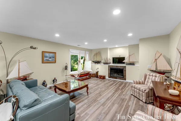 $659,900 | 17952 Spring Tree Court, Spring Lake, MI 49456