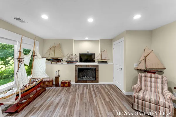 $659,900 | 17952 Spring Tree Court, Spring Lake, MI 49456