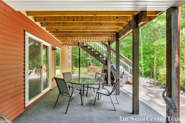 $659,900 | 17952 Spring Tree Court, Spring Lake, MI 49456