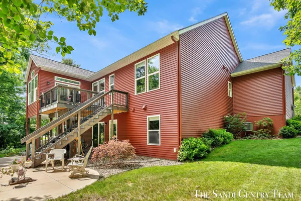 $659,900 | 17952 Spring Tree Court, Spring Lake, MI 49456