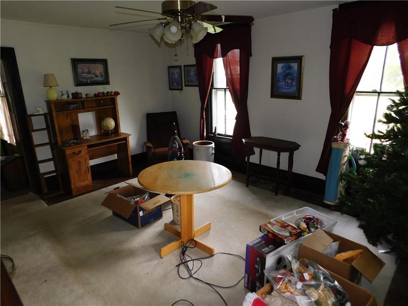 995 Vernon Road Greenville, PA 16125 - Photo 6 of 10 living room