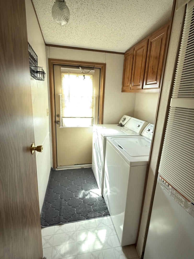 23 Walnut Street Minooka, IL 60447 - Photo 16 of 17 a utility room with a window dryer and washer
