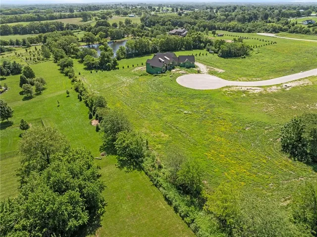 $236,000 | 13311 Winner's Circle, Smithville, MO 64089