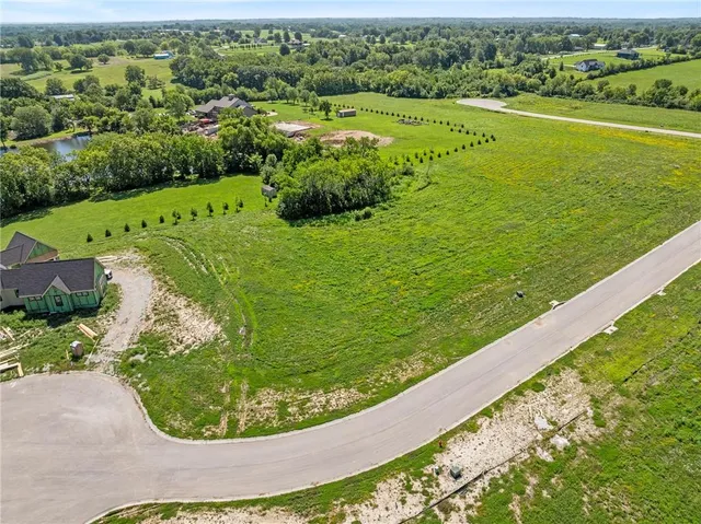 $236,000 | 13311 Winner's Circle, Smithville, MO 64089
