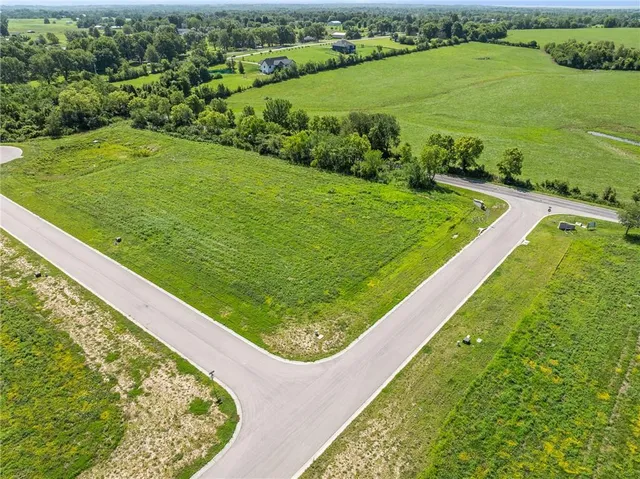 $236,000 | 13311 Winner's Circle, Smithville, MO 64089