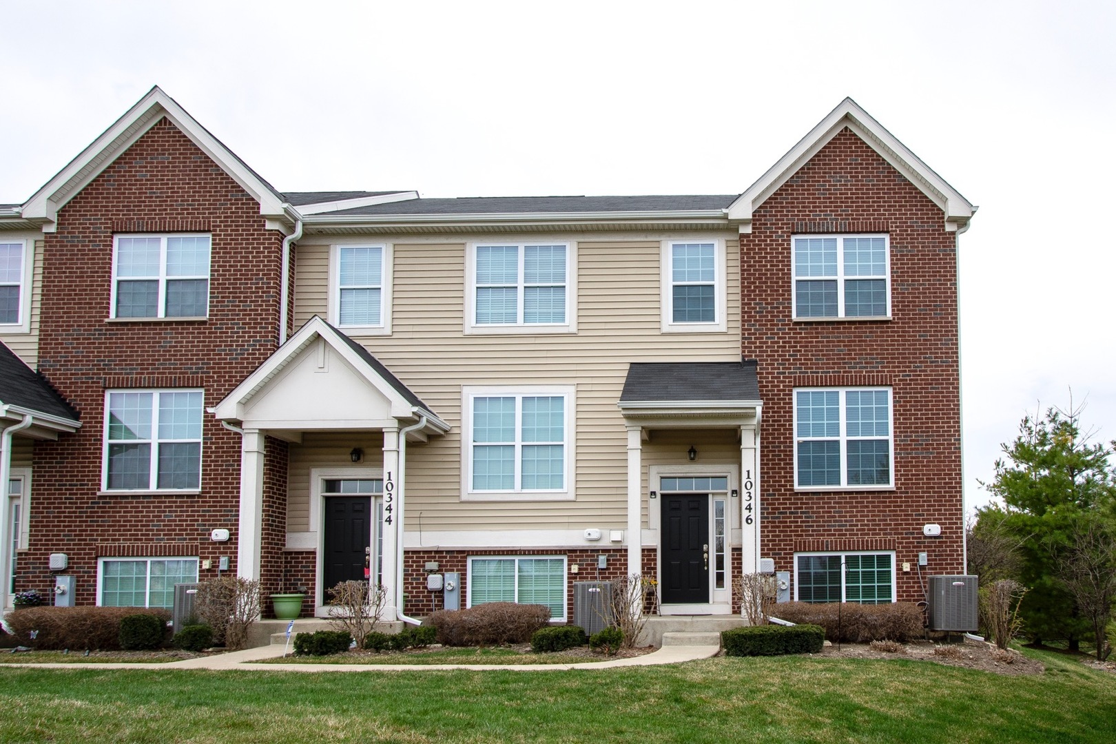 10346 Kerry Ridge Court Chicago Ridge, IL 60415 - Photo 1 of 20 a front view of a house with a yard