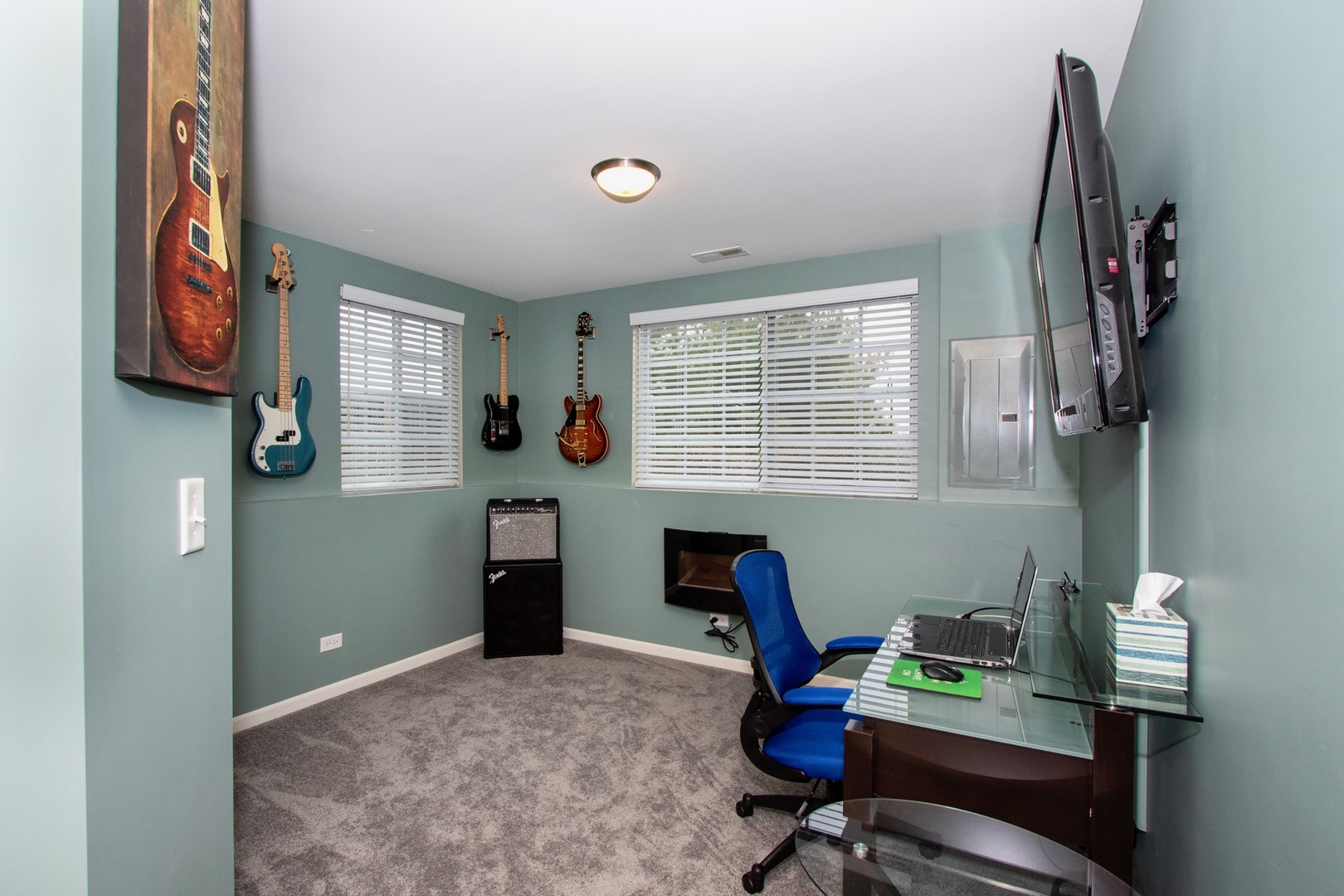10346 Kerry Ridge Court Chicago Ridge, IL 60415 - Photo 18 of 20 a workspace with furniture and a window