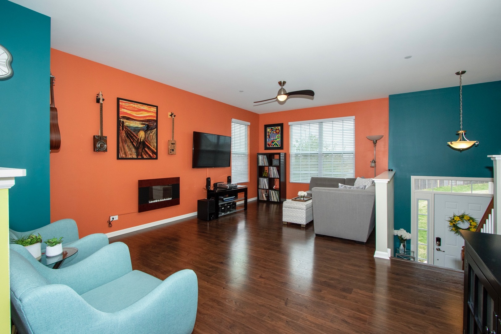 10346 Kerry Ridge Court Chicago Ridge, IL 60415 - Photo 6 of 20 a living room with furniture and a flat screen tv