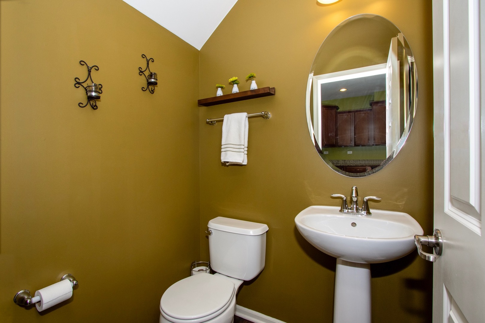 10346 Kerry Ridge Court Chicago Ridge, IL 60415 - Photo 9 of 20 a bathroom with a toilet sink and mirror