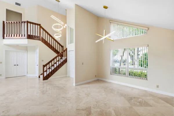 a view of entryway with interior