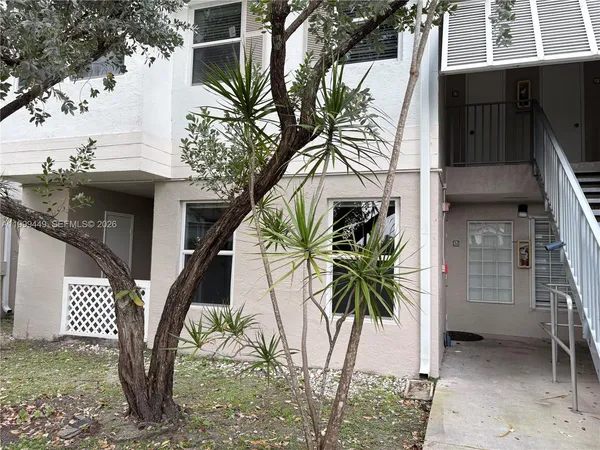 a view of outdoor space yard and porch