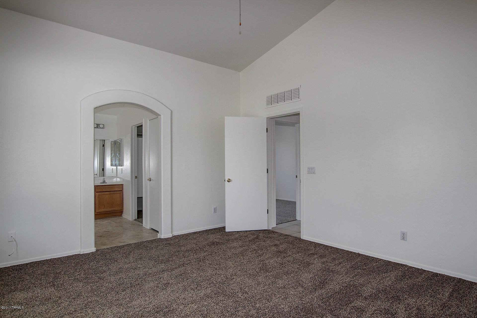 4513 South Valley Road Tucson, AZ 85714 - Photo 6 of 41