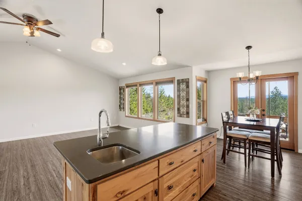 $729,950 | 34212 Vista Point Lane, Deer Park, WA 99006