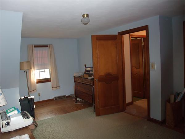 215 Springdale Road Westfield, MA 01085 - Photo 3 of 9 Gallery Image 3